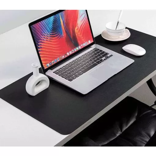 XXL méretű 90x45 cm-es fekete egérpad és billentyűzet pad varrott szélekkel és vízálló felülettel