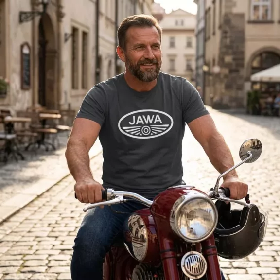 100% pamutból készült, 185 grammos Jawa logós uniszex motoros póló környakas kivitelben, több színben és méretben