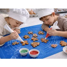 70x50 cm-es kék szilikon nyújtólap mérőskálával tészta dagasztáshoz