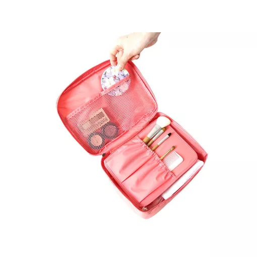 Lazac színű utazó kozmetikai táska nyitott állapotban, látható belső rekeszekkel és rendszerezővel