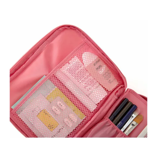 Lazac színű utazó kozmetikai táska nyitott állapotban, látható belső rekeszekkel és rendszerezővel