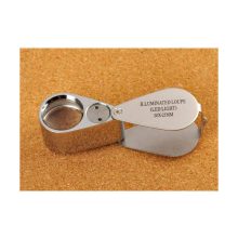 30x nagyítású összecsukható ezüst alumínium zsebnagyító 2 LED-del