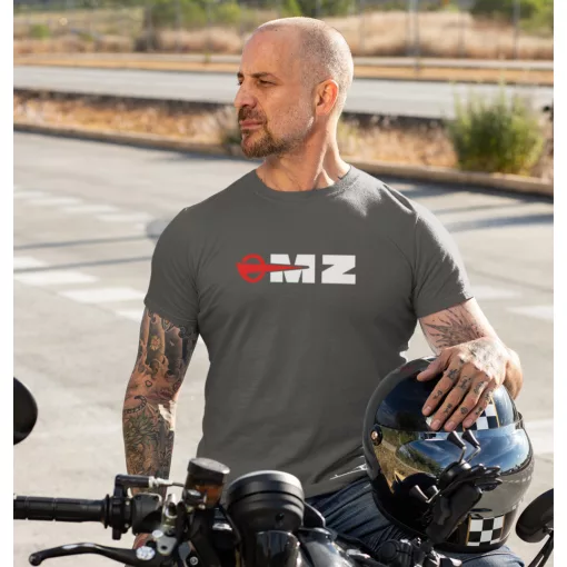 MZ logo póló, Motorradwerke Zschopau póló, retró motoros ajándék, veterán motor póló, NDK motoros ruházat,