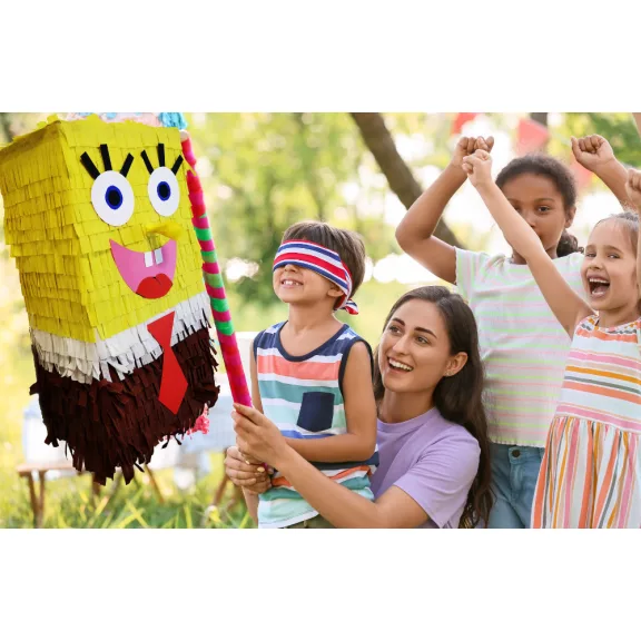 SpongyaBob Kockanadrág alakú színes party pinata szülinapi bulira.