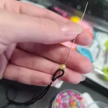 Karkötőkészítő készlet gyerekeknek színes fonalakkal és gyöngyökkel DIY ékszerkészítéshez