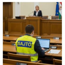 Láthatósági mellény SAJTÓ felirattal, sárga biztonsági mellény magyar újságíróknak, fényvisszaverő sajtó azonosító, eseménytudósító felszerelés.