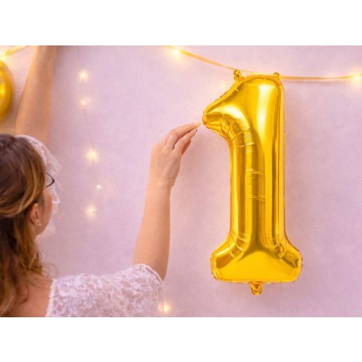 66 cm-es arany 1-es számú fólia lufi születésnapi dekorációhoz, önzáró szeleppel