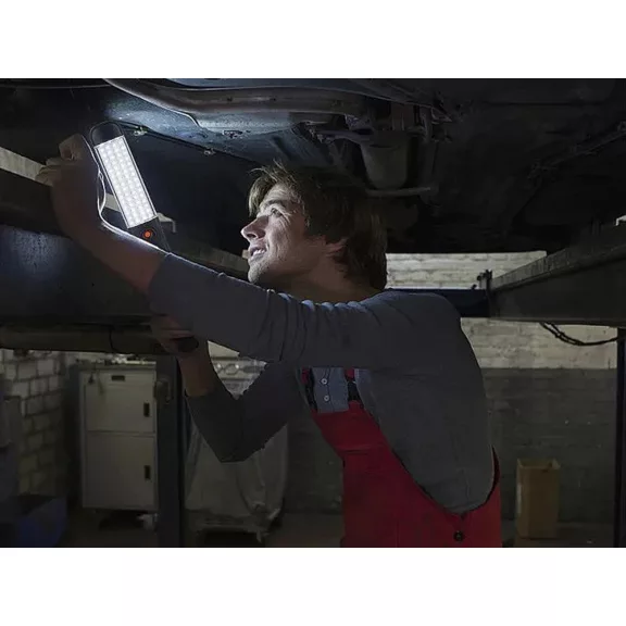 Erős műhelylámpa 48 LED COB technológiával, USB töltéssel, akasztóhoroggal és mágnessel rögzítve, sötét környezetben világít