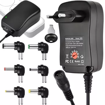 univerzális szabályozható hálózati adapter 6 cserélhető fejjel és USB porttal
