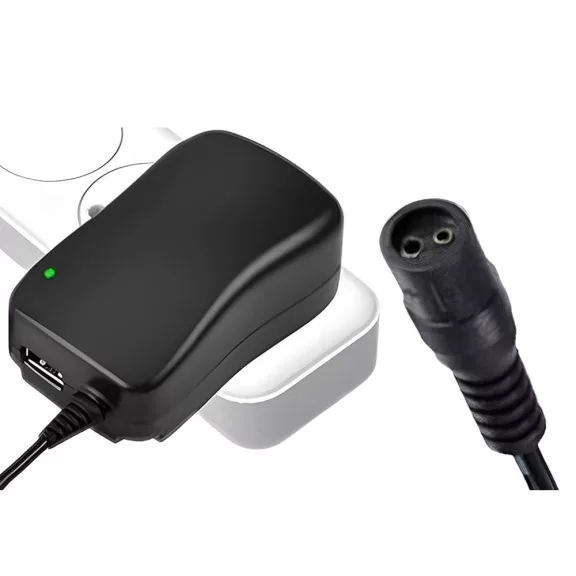 univerzális szabályozható hálózati adapter 6 cserélhető fejjel és USB porttal