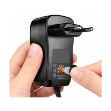 univerzális szabályozható hálózati adapter 6 cserélhető fejjel és USB porttal