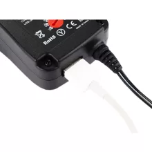 univerzális szabályozható hálózati adapter 6 cserélhető fejjel és USB porttal