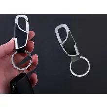 Fém kulcstartó, karabíner, műbőr betét, ezüst fekete, elegáns kulcstartó, kulcsrendszerező, ajándék kulcstartó, modern design