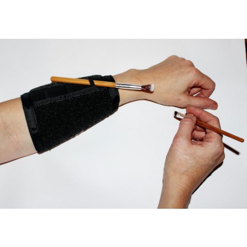 Ecset tartó, tisztító - karra