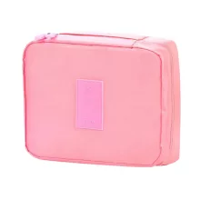 Rózsa színű utazó kozmetikai táska / turista rendszerező táska nyitott állapotban, látható belső rekeszekkel és cipzárral