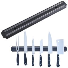 magneses-fali-kestarto-konyha.jpg" alt="Mágneses fali késtartó modern konyhában késekkel