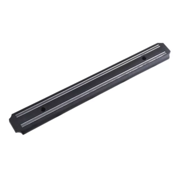 magneses-fali-kestarto-konyha.jpg" alt="Mágneses fali késtartó modern konyhában késekkel