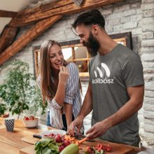 Kolbász mintás póló, vicces gasztronómiai ajándék, disznótoros póló, húsétel póló, pamut póló