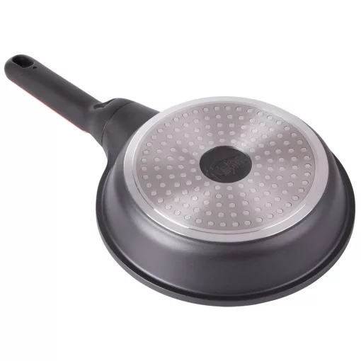 20 cm-es tapadásmentes serpenyő, amely indukciós és gázfőzőlapon is használható