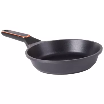 20 cm-es tapadásmentes serpenyő, amely indukciós és gázfőzőlapon is használható