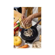 20 cm-es tapadásmentes serpenyő, amely indukciós és gázfőzőlapon is használható