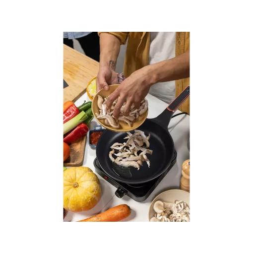 20 cm-es tapadásmentes serpenyő, amely indukciós és gázfőzőlapon is használható