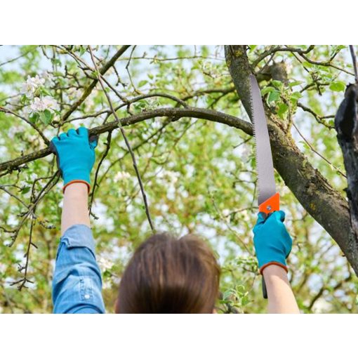 30 cm-es kézi kerti fűrész fekete-piros ergonomikus nyéllel és fekete műanyag tokkal