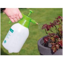 3 literes fehér kézi pumpás kerti permetező állítható fúvókával és mérőskálával