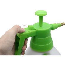 3 literes fehér kézi pumpás kerti permetező állítható fúvókával és mérőskálával