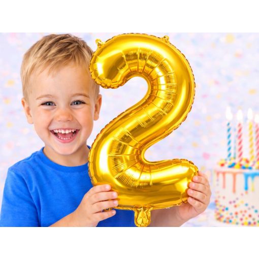 66 cm-es arany 2-es számú fólia lufi születésnapi dekorációhoz, önzáró szeleppel