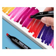 alkoholos marker készlet 40 darabos, nyitott fekete tokban, látható élénk színű markerekkel és dupla hegyekkel