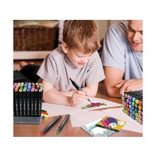 alkoholos marker készlet 40 darabos, nyitott fekete tokban, látható élénk színű markerekkel és dupla hegyekkel