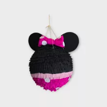 Pinyata Minnie édességekkel töltve egy vidám születésnapi bulin.