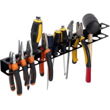 Fekete színű, 40 cm-es fali szerszámtartó sín, 14 lyukkal csavarhúzóknak, fogóknak és más kéziszerszámoknak