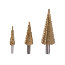 Három darabos kúpos lépcsős fúró készlet HSS titán bevonattal, övre rögzíthető tokban