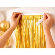 Arany színű csillogó fólia függöny öntapadós rögzítéssel fotóháttérhez