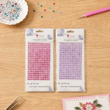   Öntapadós strasszkő 6 mm pink és lila színben – 260 db/cs