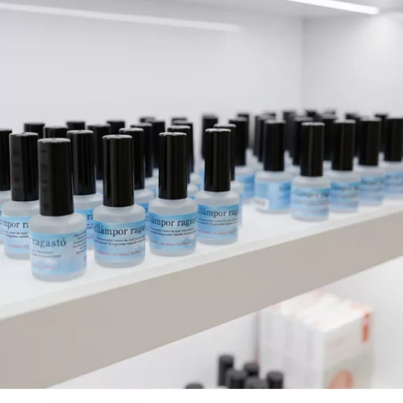 Csillámtetoválás ragasztó 14 ml, bőrbarát testragasztó ecsettel, tartós csillámtetkó ragasztó, kozmetikai ragasztó gyerekeknek,